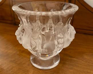Lalique Dampierre Vase. Measures 4.25" H. Photo 1 of 2.