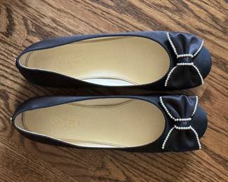 Chanel Flats. Size 10. Photo 1 of 2.