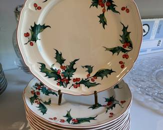 Set of 14 Villeroy & Boch (Holly Pattern) Dinner Plates. Photo 1 of 2.