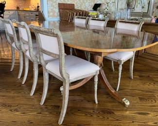 Vintage Councill Furniture Georgian-Style Mahogany Dining Table with Satinwood Banding & Scallop Corners. Photo 1 of 6.