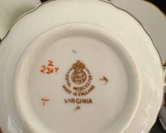 Royal Worcester - Virginia Pattern (89 Pieces), 13 Dinner Plates, 12 Salad Plates, 12 Bread & Butter Plates,
10 Cream Soups, 14 Cups & 24 Saucers, 1 Teapot & 2 Creamers. Photo 4 of 4.
