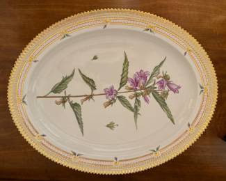 Royal Copenhagen Flora Danica "Campanula Trachelium L" Platter. Photo 1 of 2.