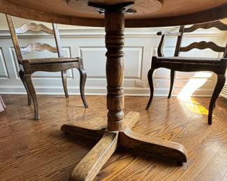 Vintage Oak Pedestal Table / Game Table. Photo 2 of 3.