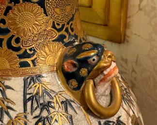 Japanese Satsuma Pottery Vase. Photo 3 of 4.