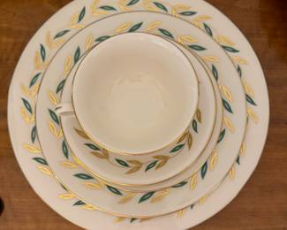 Castleton China - Alberta Pattern (74 Pieces): 15 Dinner Plates, 13 Salad Plates, 9 Bowls, 12 Bread Plates, 9 Cups & 16 Saucers. Photo 3 of 5.