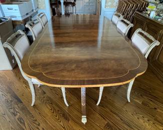 Vintage Councill Furniture Georgian-Style Mahogany Dining Table with Satinwood Banding & Scallop Corners. Photo 2 of 6.