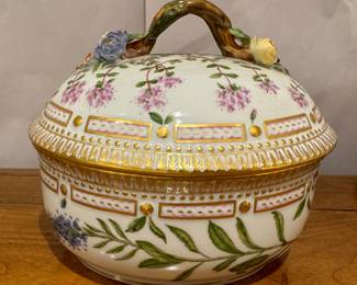 Royal Copenhagen Flora Danica Veronica Spicata Small Oval Dish With Lid. Photo 1 of 2.