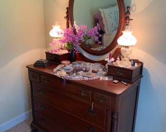 dresser with oval mirror 