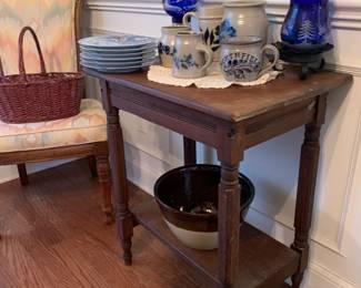 Wooden accent table 