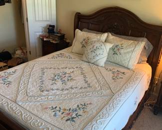 Queen size bed 