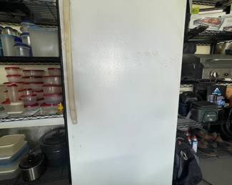 Upright freezer 