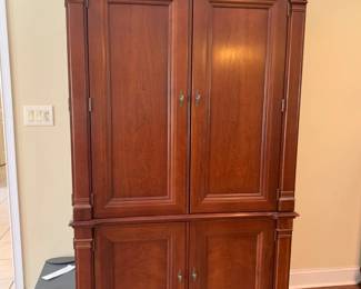 Entertainment cabinet 