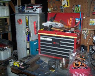 TOOLS CHEST & MORE TOOLS