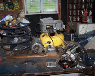 BENCH VISE & MORE TOOLS