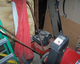 SNOW BLOWER