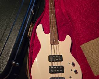 G&L L. 2000 BASS Tribute Series