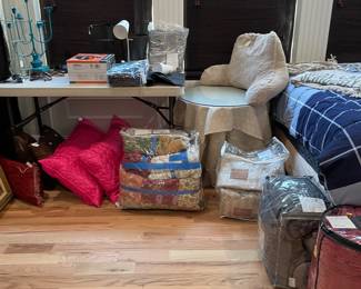 Misc linens.  Dorm room comforter sets 