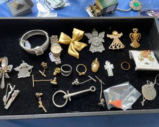 Misc pins and brooches 