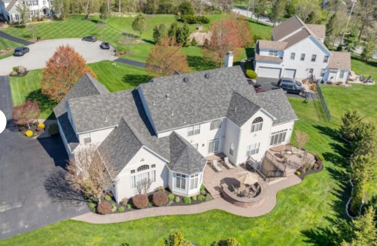 8200 Sqft to explore!