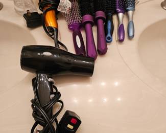 Blow Dryers & Brushes