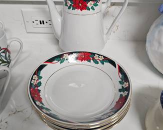 Tienshan Christmas Dishes