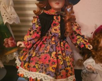Paradise Galleries Porcelain w Cloth Musical Oh Susannah Doll 14" Cindy Shafer