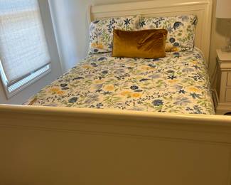 Havertys full/queen sleigh bed 