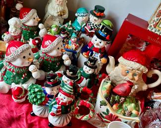 2 large rooms full of Christmas !!