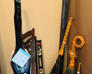 FLOOR MOP, LIKE NEW, HAND MADE BROOMS FROM THE BROOM FACTORY