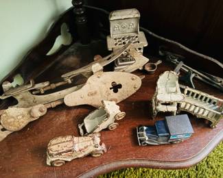 METAL ANTIQUE TOYS
