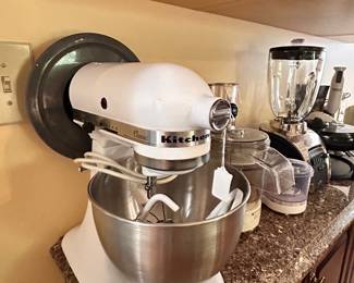 Kitchen Aid Mixer and other assorted Small Appliances 
