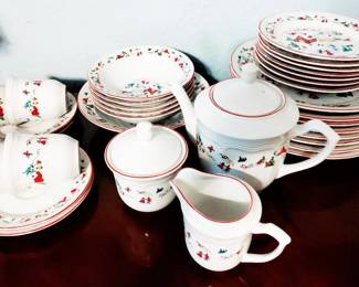 VINTAGE FARBERWARE CHRISTMAS "ICE SKATE SCENE" DINNERWARE