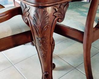 DETAILS OF VINTAGE DINING ROOM TABLE/CHAIRS