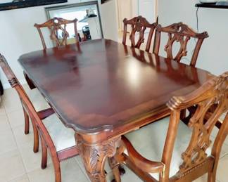 LARGE  VINTAGE DINING ROOM TABLE/CHAIRS + 2 LEAVES