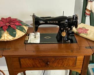 Incredible Vintage Singer Sewing Machine