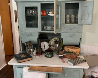 Adorable Vintage Kitchen cabinet