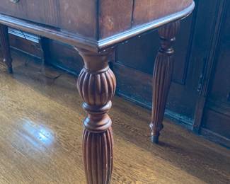 Leg Detail of ART Desk