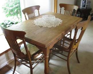 Oak Dinette Table with (4) Chairs