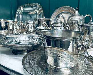 Sterling group, Ice bucket front facing is Sanborns Mexico 