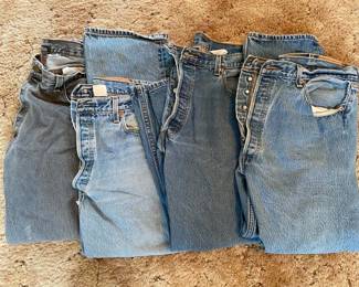 4 Levis Jeans