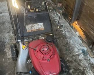 Honda Easy Start Lawn Mower Gas Can And Black And Decker Weed Edger