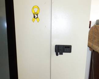 Metal storage cabinet with key