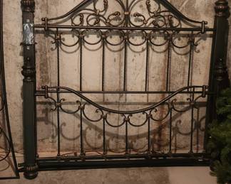 Full size iron bed