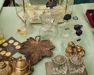 Mini perfumes in back