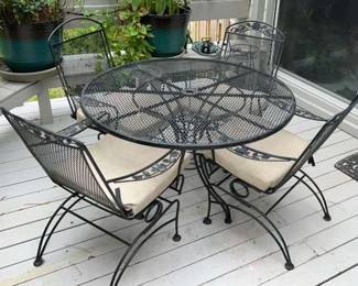 "Willow Creek Showcase" in Augusta, GA. Starts Closing Sat 7/13 at 8p. Pickup is Mon 7/15 from 1-6p. Please click here to view more photos, descriptions, and current bids: https://ctbids.com/estate-sale/29602