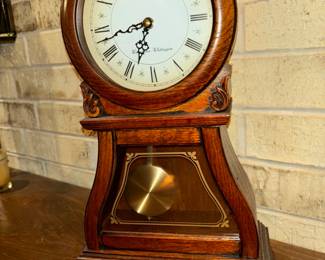 Tabletop / mantle clock