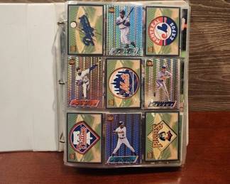 BINDER FULL OF BASEBALL CARDS