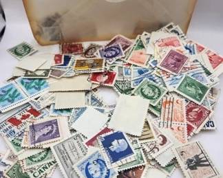 LOT OF VINTAGE CANADIAN STAMPS