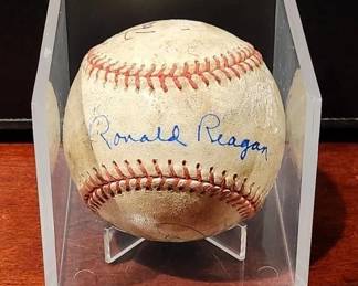 RONALD REGAN,NIXON,BUSH SR,OBAMA,CLINTON,SIGNED BASEBALL!