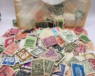 LARGE COLLECTION OF DEUTSCHES REICH STAMPS